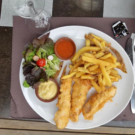 Les Du Bistro Du Canal * Pleyben